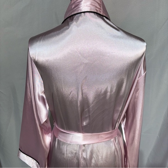 Frederick's of Hollywood Women’s Pink with Black Trim Long Sleeve Robe Size L/XL - Picture 6 of 10